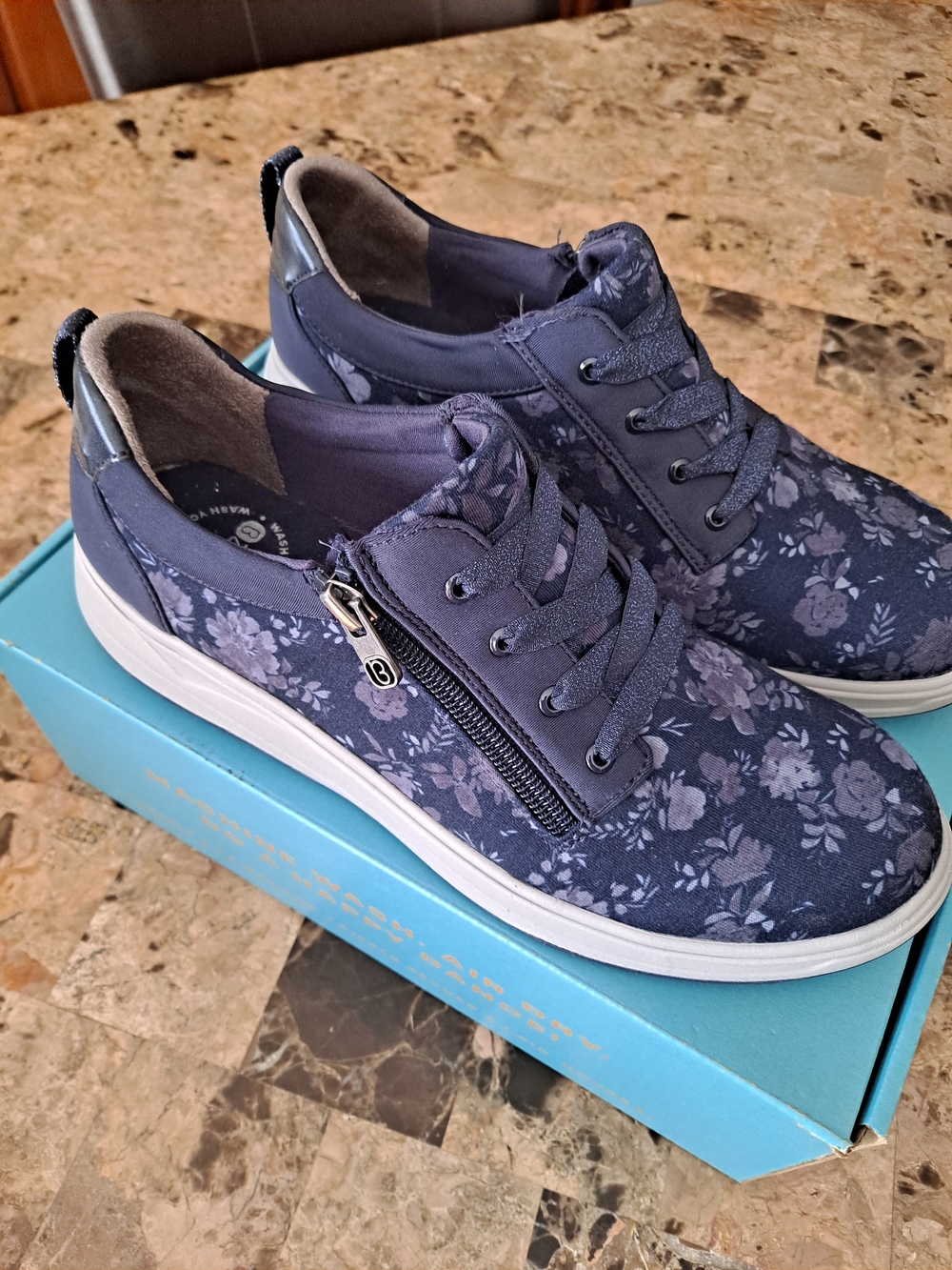 New BZees Women's, Tag Along Sneaker, Navy Floral Size  7 1/2 Medium - Picture 3 of 10